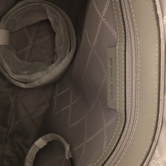 ⭐️NWT‼️Michael Michael Kors Tote ‼️ - Picture 5 of 6